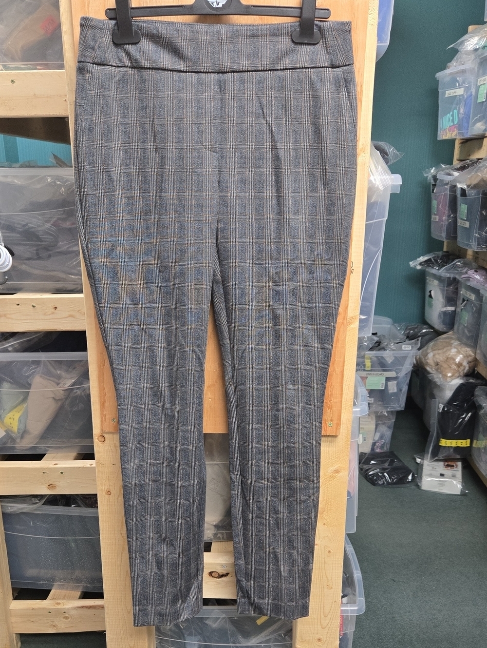 Dalia Size 8 Grey Beige Plaid Pull On Trouser Style Pant